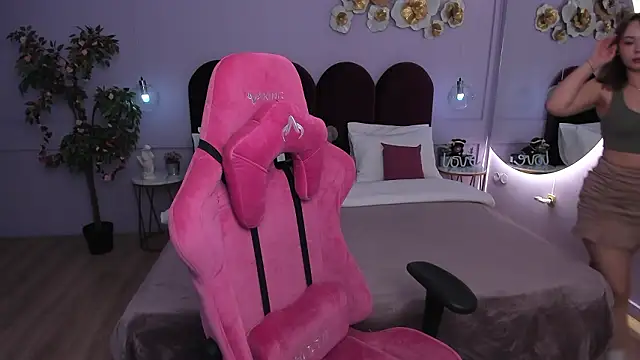 ElaraVance online show from March 6, 5:04 am