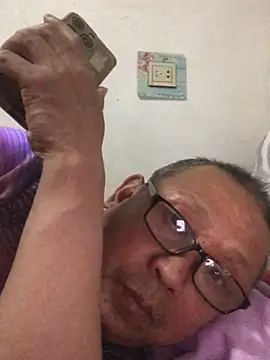 Snapshot of yaocaobi8 chatting on April 11, 1:15 pm yaocaobi8 online show from April 11, 1:15 pm