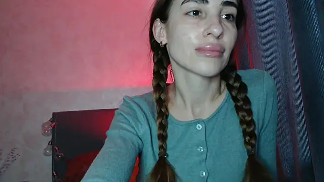 Snapshot of Nora_Sweet1 chatting on February 24, 12:14 pm Nora Sweet1 online show from February 24, 12:14 pm