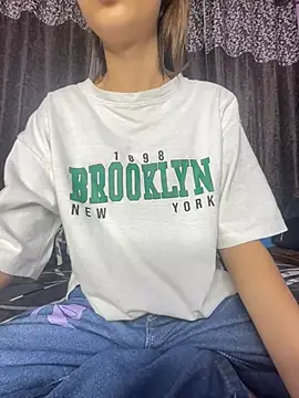 Snapshot of sexy_liciy chatting on March 1, 7:43 am sexy liciy online show from March 1, 7:43 am