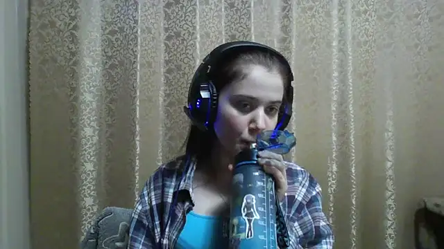 CarinaFolmar online show from March 2, 3:08 pm