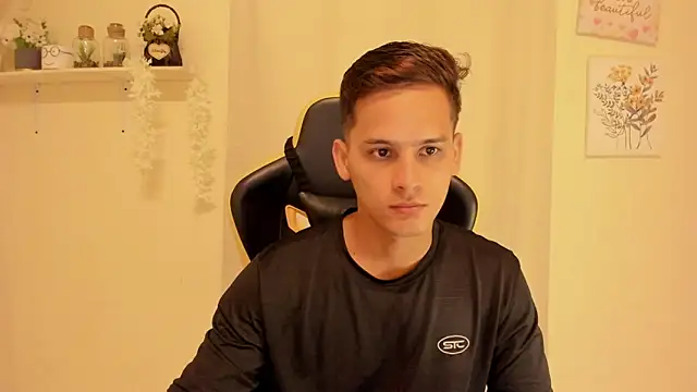 sexy andres01 online show from May 2, 7:30 pm
