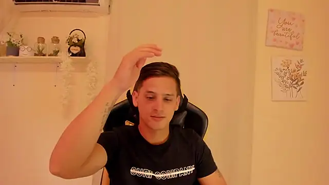 sexy andres01 online show from May 5, 10:07 pm