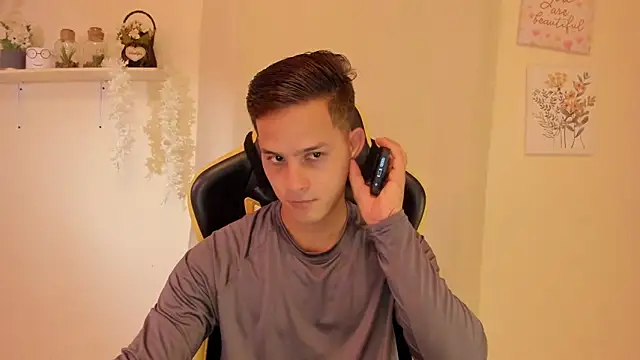 sexy andres01 online show from May 6, 2:11 pm