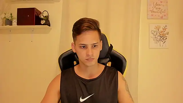 Snapshot of sexy_andres01 chatting on May 29, 3:54 pm sexy andres01 online show from May 29, 3:54 pm
