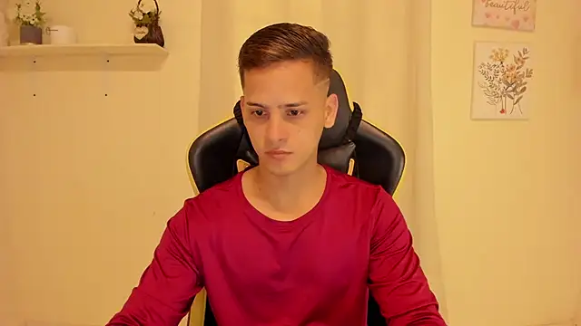 Snapshot of sexy_andres01 chatting on June 24, 2:16 pm sexy andres01 online show from June 24, 2:16 pm