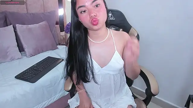 Snapshot of shelseanova chatting on February 25, 1:43 pm shelseanova online show from February 25, 1:43 pm