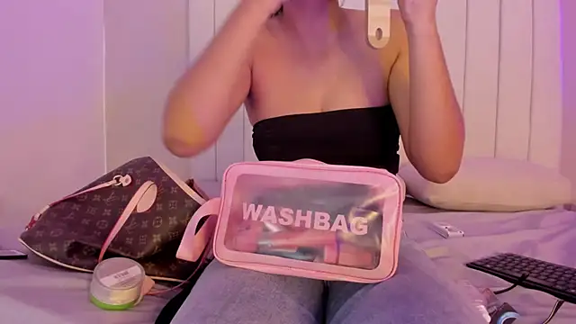 sophia walkett  online show from March 25, 1:50 pm