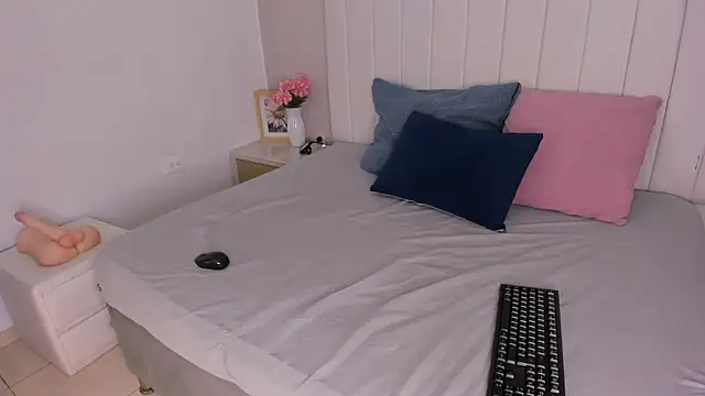 sophia walkett  online show from June 27, 2:44 pm
