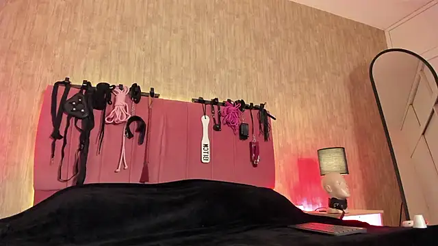 lilith velvet  online show from March 11, 12:33 pm