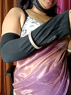 Snapshot of Kritika05 chatting on May 7, 3:17 pm Kritika05 online show from May 7, 3:17 pm