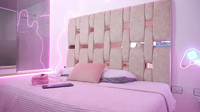 liasuaza online show from April 7, 12:27 pm