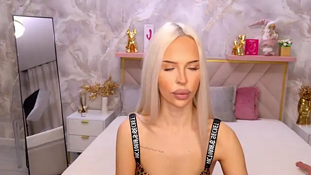 EvaXElfi online show from April 8, 12:21 am