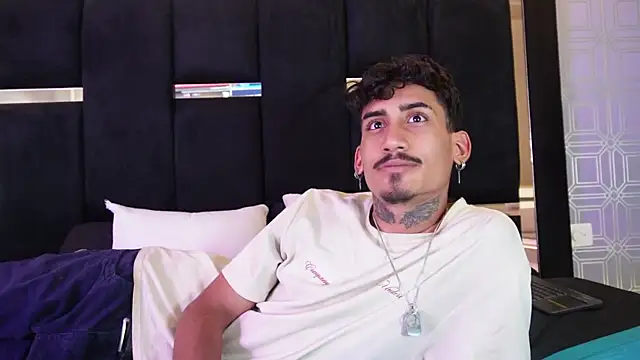 Snapshot of Dark_Eros_ chatting on March 12, 7:53 pm Dark Eros online show from March 12, 7:53 pm