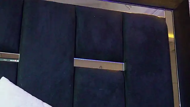 Snapshot of Dark_Eros_ chatting on April 9, 6:19 am Dark Eros online show from April 9, 6:19 am