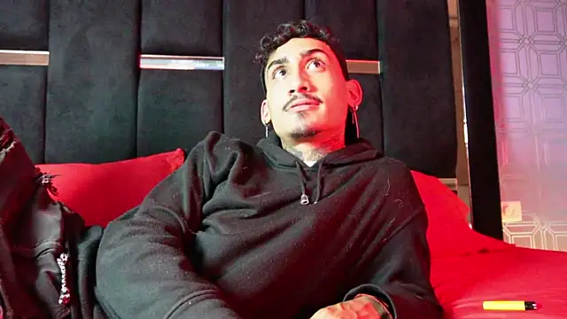 Snapshot of Dark_Eros_ chatting on April 10, 3:45 am Dark Eros online show from April 10, 3:45 am