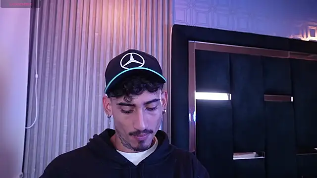 Snapshot of Dark_Eros_ chatting on April 12, 3:22 am Dark Eros online show from April 12, 3:22 am