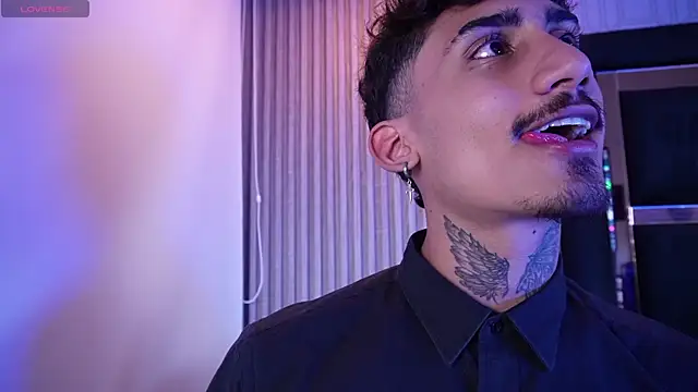 Snapshot of Dark_Eros_ chatting on April 13, 3:34 am Dark Eros online show from April 13, 3:34 am