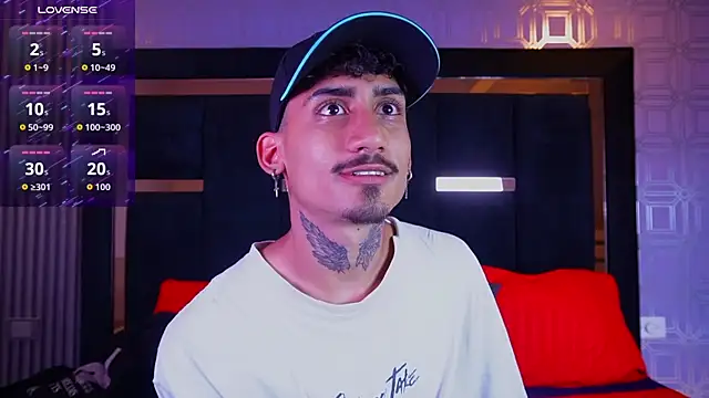 Snapshot of Dark_Eros_ chatting on April 14, 3:45 am Dark Eros online show from April 14, 3:45 am