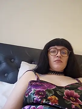 Mommynatrix online show from March 30, 4:08 pm