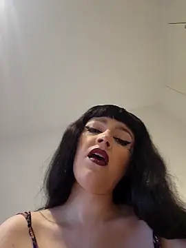 Mommynatrix online show from April 28, 5:29 pm