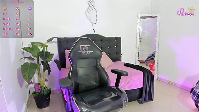 LINDSAY TAY online show from April 17, 3:20 am