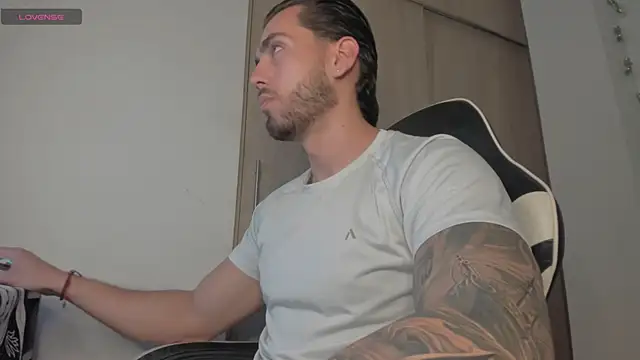 Axel  Blaze online show from April 17, 12:41 pm