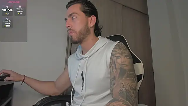 Snapshot of Axel__Blaze chatting on May 2, 1:16 pm Axel Blaze online show from May 2, 1:16 pm