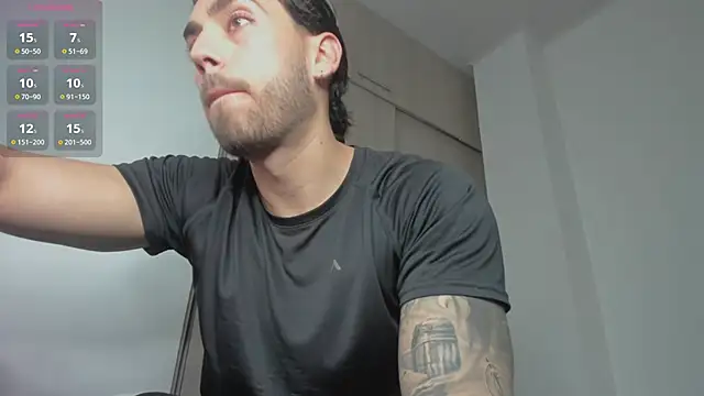 Snapshot of Axel__Blaze chatting on May 19, 1:39 pm Axel Blaze online show from May 19, 1:39 pm
