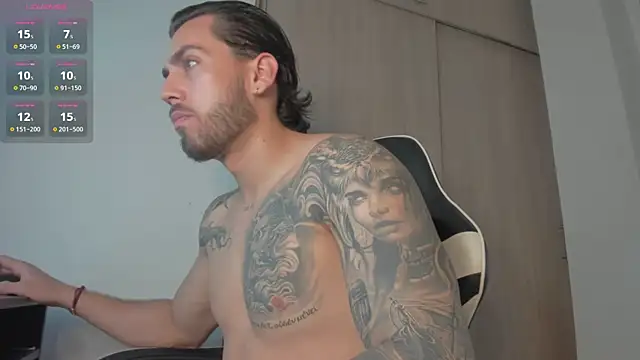 Snapshot of Axel__Blaze chatting on June 1, 2:30 pm Axel Blaze online show from June 1, 2:30 pm