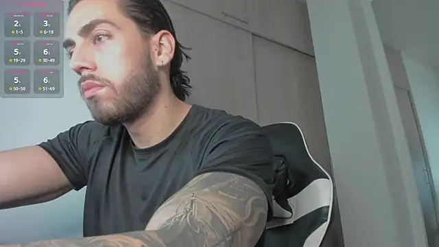 Snapshot of Axel__Blaze chatting on June 11, 1:31 pm Axel Blaze online show from June 11, 1:31 pm
