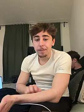 Snapshot of enzo_savagee chatting on February 24, 7:12 pm enzo savagee online show from February 24, 7:12 pm