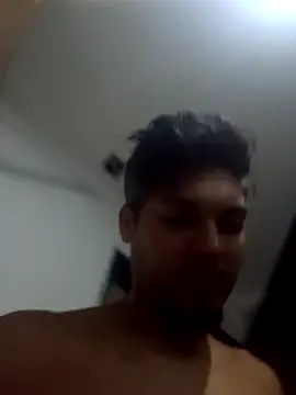 Snapshot of Oliverzs98 chatting on February 24, 6:28 pm Oliverzs98 online show from February 24, 6:28 pm