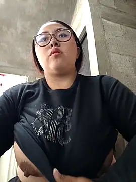 Snapshot of Aviiiiii18 chatting on February 28, 9:05 pm Aviiiiii18 online show from February 28, 9:05 pm