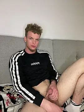Dencchikk22 online show from May 15, 11:23 pm