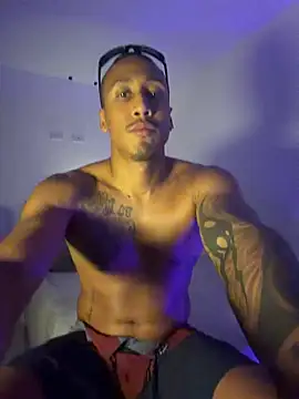 Snapshot of bruno_west chatting on April 10, 3:01 am bruno west online show from April 10, 3:01 am