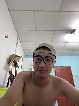 Snapshot of Gonzalogz chatting on April 5, 7:00 pm Gonzalogz online show from April 5, 7:00 pm