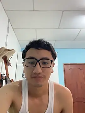 Snapshot of Gonzalogz chatting on April 7, 4:40 pm Gonzalogz online show from April 7, 4:40 pm