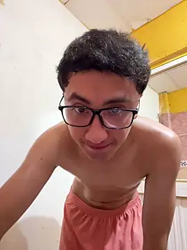 Snapshot of Gonzalogz chatting on April 12, 8:14 pm Gonzalogz online show from April 12, 8:14 pm