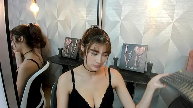 Scarlet 22  online show from March 18, 4:21 pm