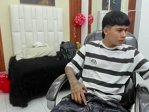 Snapshot of Thiago_collinss chatting on February 24, 11:03 pm Thiago collinss online show from February 24, 11:03 pm