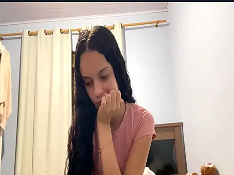 Snapshot of IvyDesirer chatting on February 28, 2:23 am IvyDesirer online show from February 28, 2:23 am