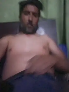 BRAD MATURE online show from April 7, 3:18 am