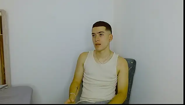 Snapshot of oliver___saint chatting on March 13, 11:33 pm oliver saint online show from March 13, 11:33 pm