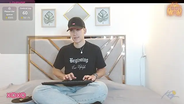 Snapshot of oliver___saint chatting on March 28, 11:15 pm oliver saint online show from March 28, 11:15 pm