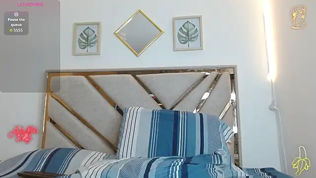 Snapshot of oliver___saint chatting on April 12, 12:37 am oliver saint online show from April 12, 12:37 am