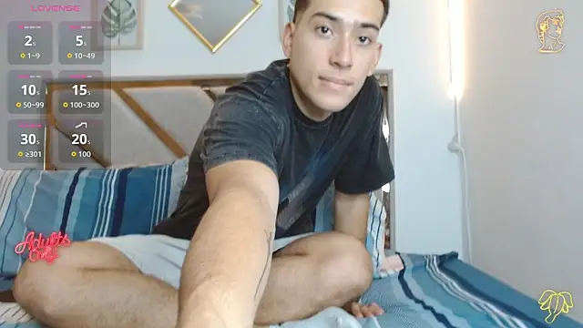 Snapshot of oliver___saint chatting on April 12, 11:10 pm oliver saint online show from April 12, 11:10 pm