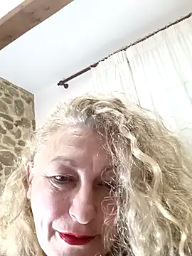 Snapshot of Luccia56 chatting on February 26, 1:37 am Luccia56 online show from February 26, 1:37 am