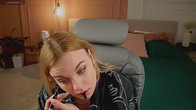 Glow Margo online show from April 12, 1:10 am