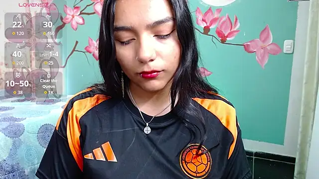 NoelleVireaux online show from March 26, 6:35 pm